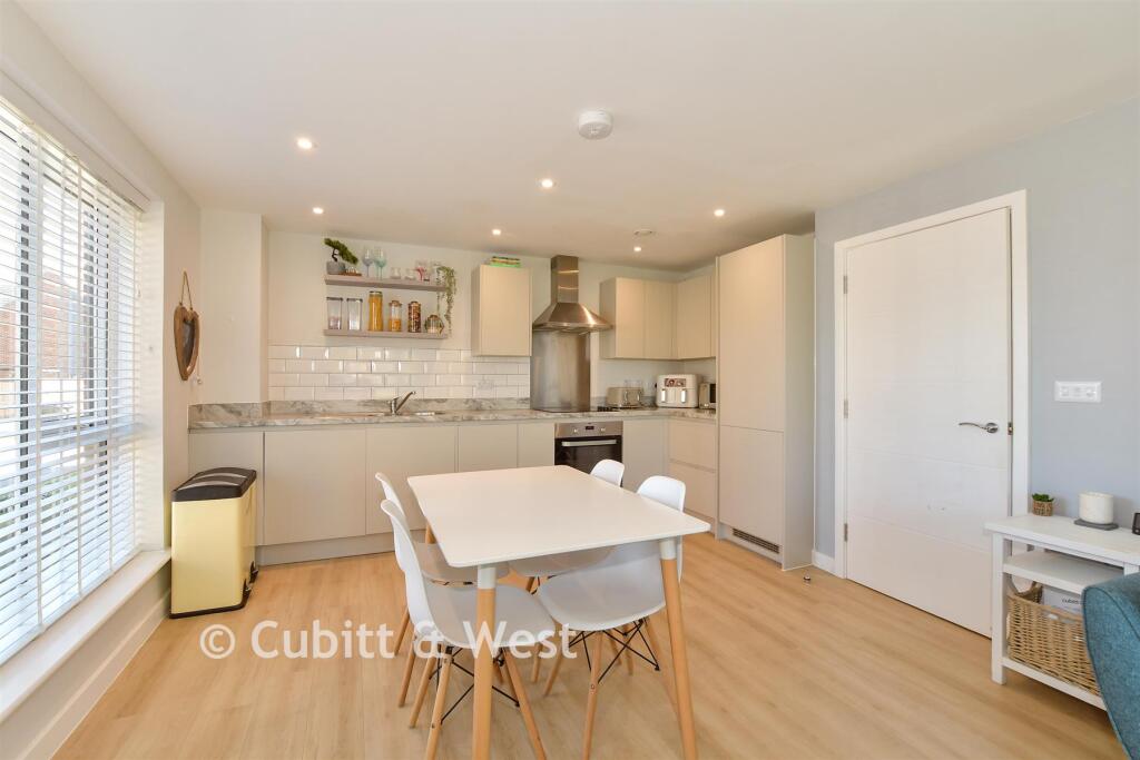 Apartment in Mid Sussex, Slaugham - View 2
