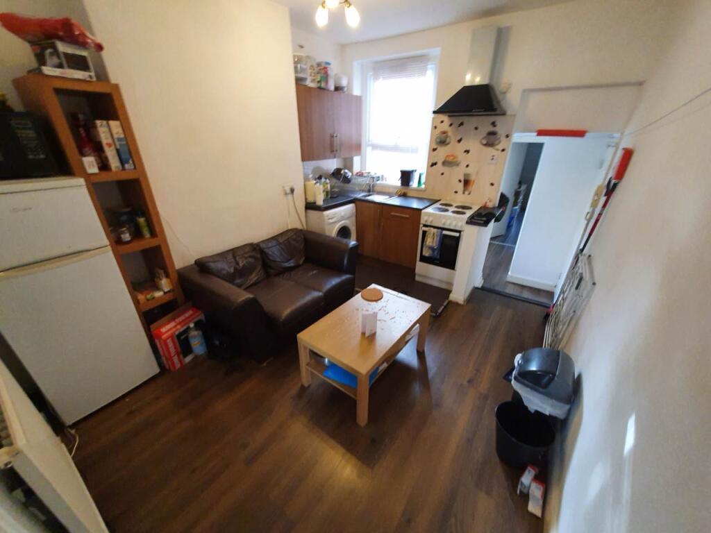 Apartment in Cardiff, Plasnewydd, Roath - View 3