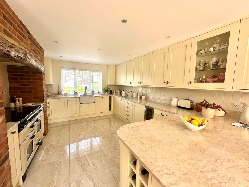 Homefield, Bovingdon, HP3 photo 4