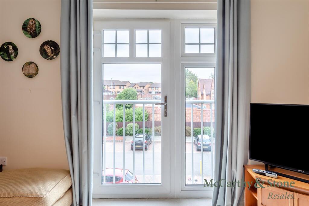 Apartment in Northampton - View 5