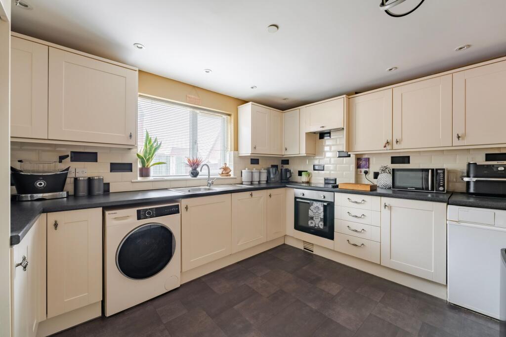 Hastings Court, Briston photo 4