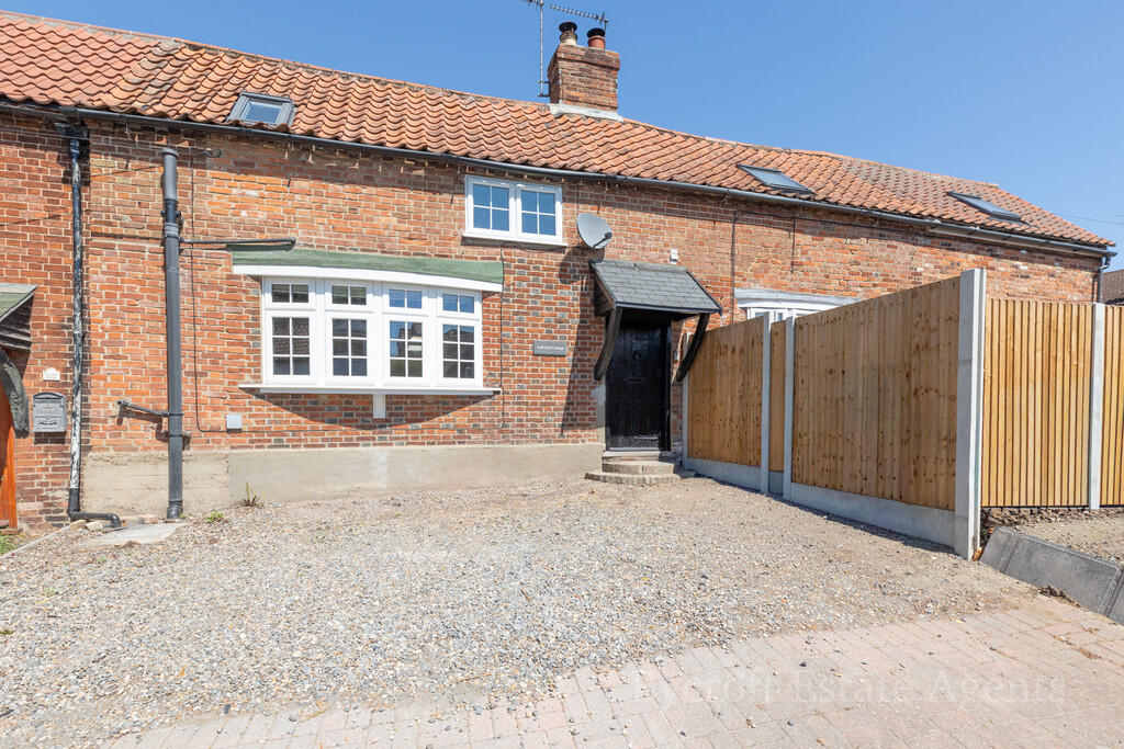 Main image of property: Balancing compact intentional living with expansive garden in Beccles Road, Fritton, Great Yarmouth