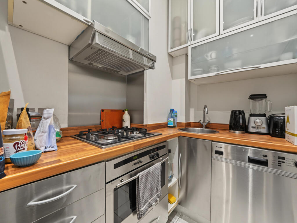 Apartment in London - View 5