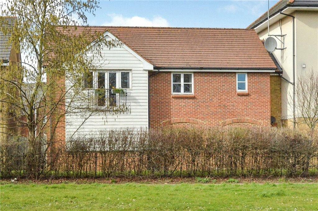 2-bed flat on Hopcrofts Meadow, Redhouse Park, Milton Keynes, £200,000