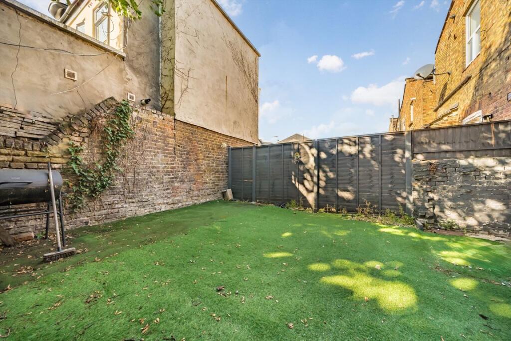 Apartment in London - View 5