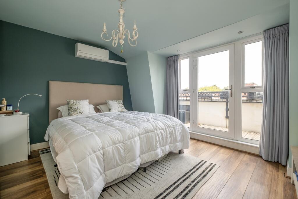 Apartment in London, Mortlake - View 4