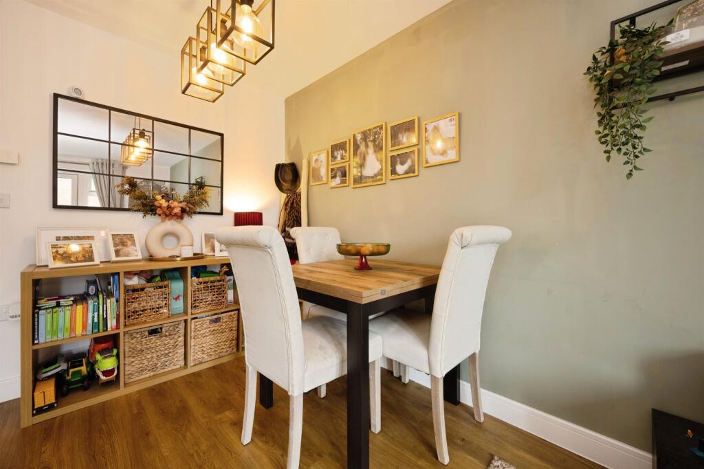 House in Hemel Hempstead, Weston Turville - More