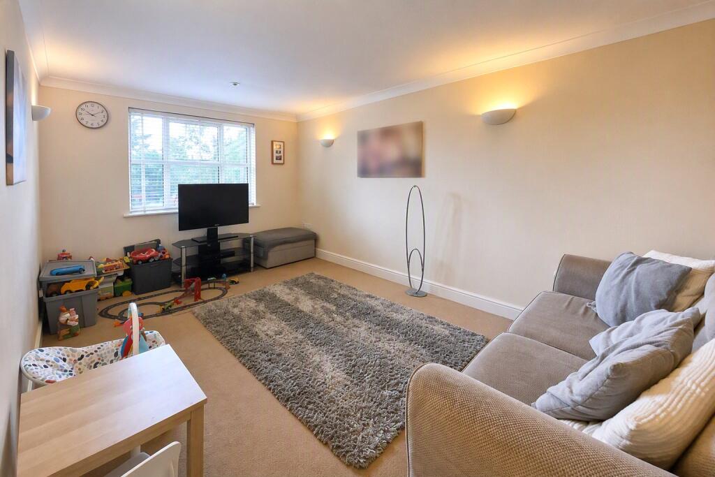 Apartment in Rushmoor, North Town - View 3