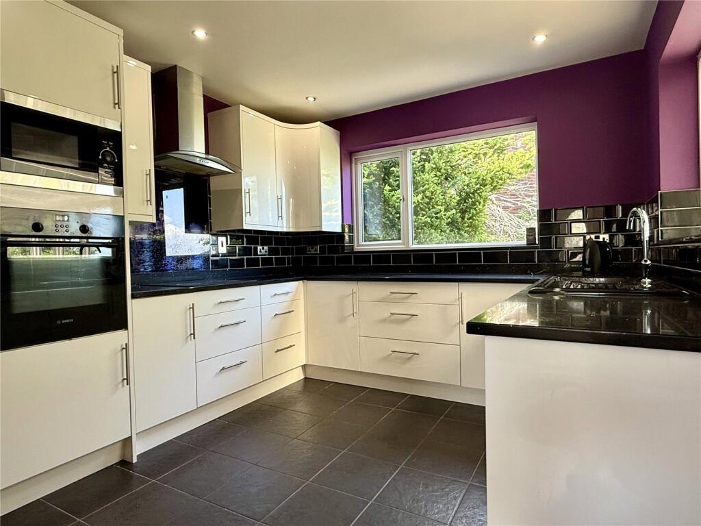 House in Oldham, Shaw Side, Watersheddings - View 4