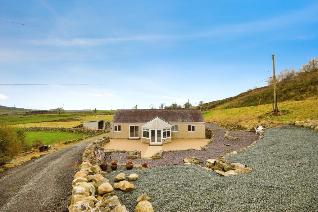 Main image of property: Bach, GARNDOLBENMAEN, Gwynedd, LL51