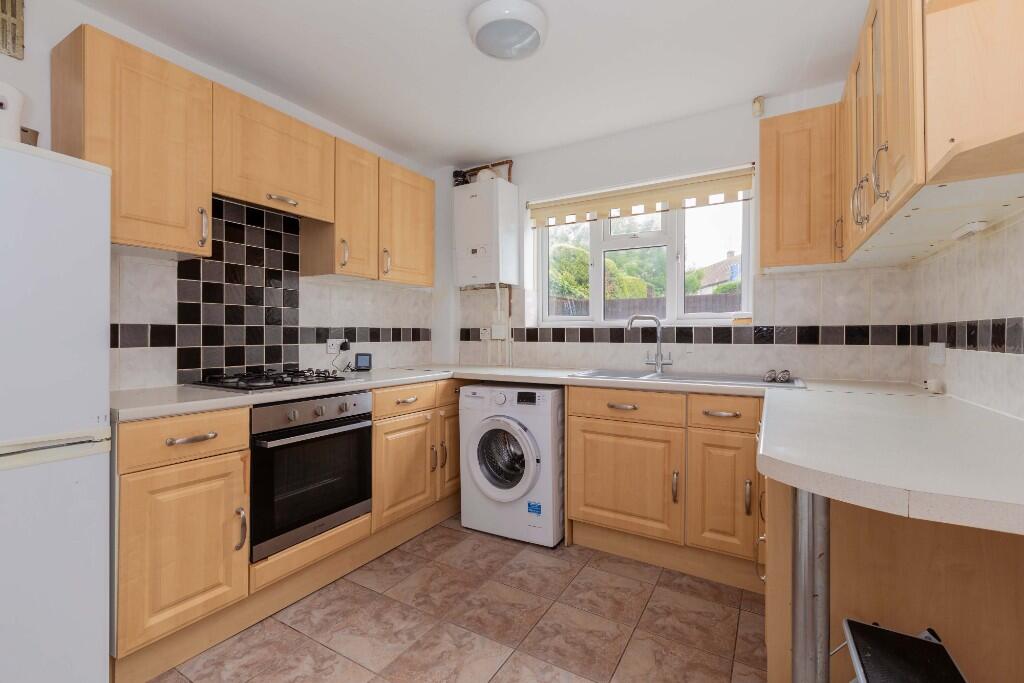 Derwent Drive, Burnham photo 3