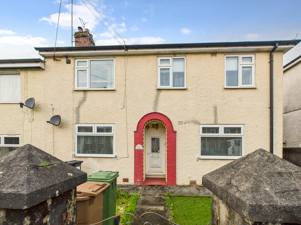 2-bed flat on Downside Avenue, Eggbuckland, £145,000