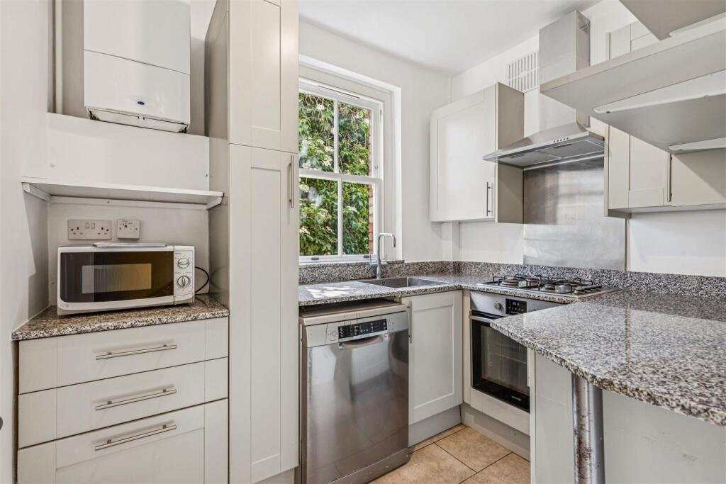 Main image of property: Kings Avenue, London