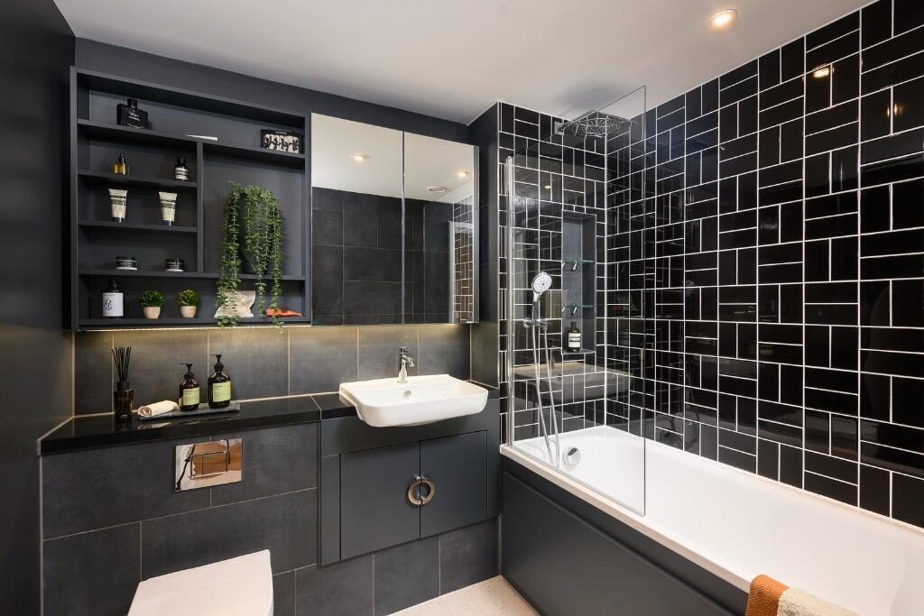 Lombard Square Sales & Marketing Suite
2 Southlake Road
London
SE28 0FX photo 5