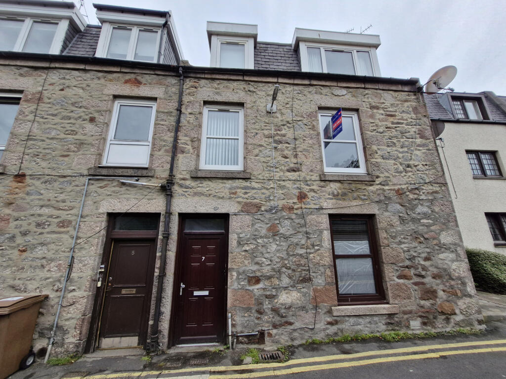 Main image of property: Attic Floor Flat, 7 Thistle Lane, Aberdeen, Aberdeen City