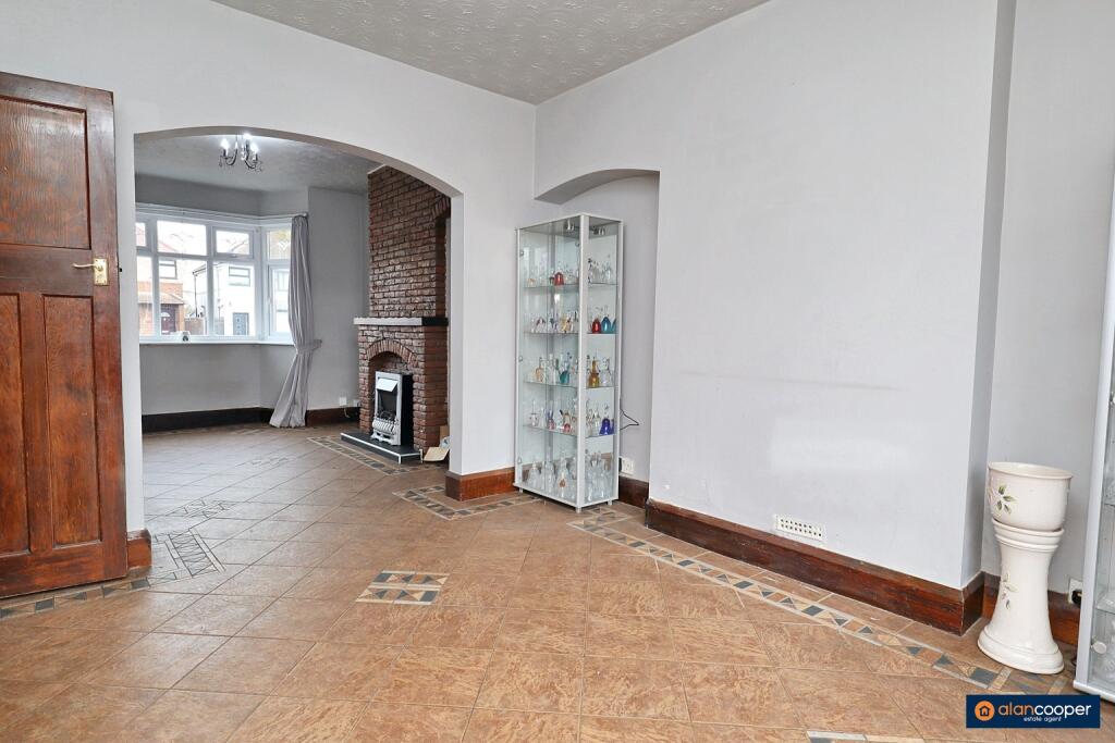 House in Nuneaton and Bedworth, Warwickshire - View 5