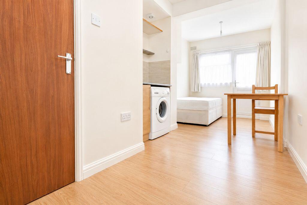 Main image of property: Flat in Edmonton N9 - *** INCLUSIVE OF ALL THE BILLS ***