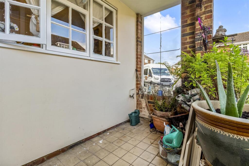 Apartment in Worthing, West Sussex - View 5
