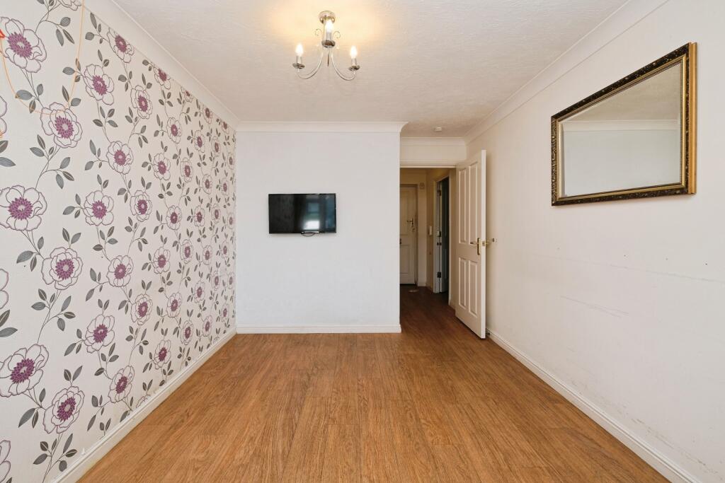 Apartment in Knowsley, Liverpool City Region - View 5