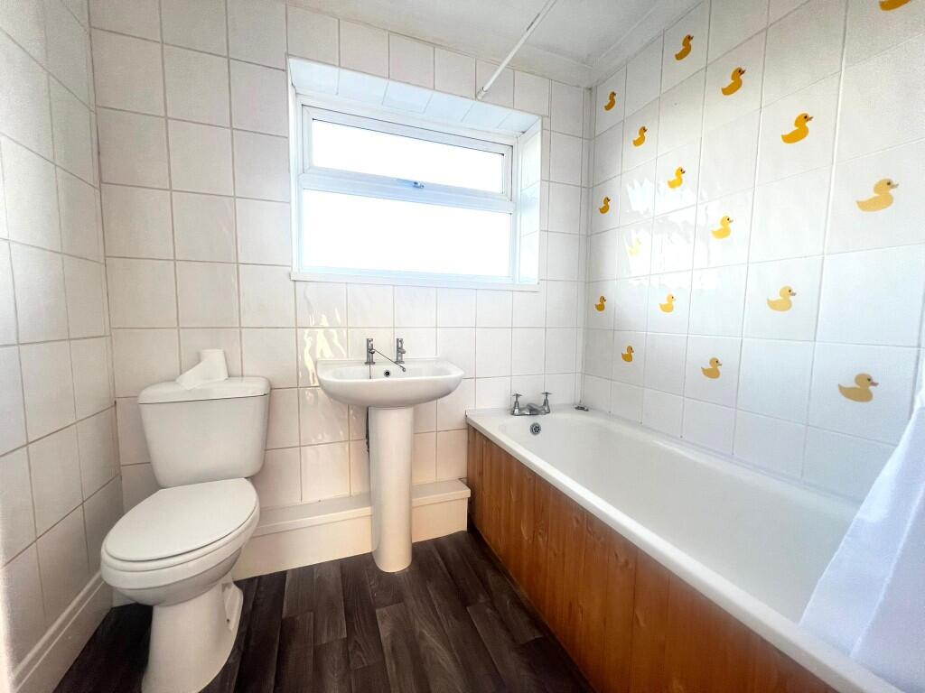 Huntcliffe Avenue, Redcar, North Yorkshire, TS10 photo 5