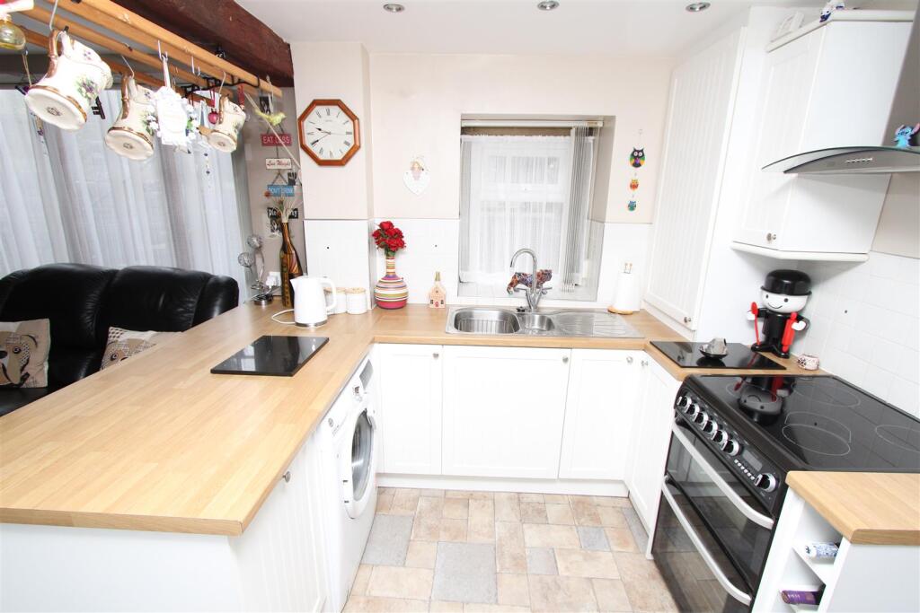 House in Bradford, West Yorkshire - View 3
