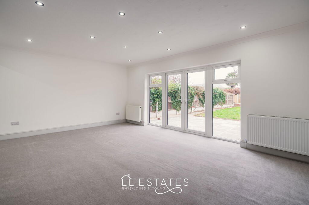 Princes Avenue, Prestatyn, LL19 8RW photo 2