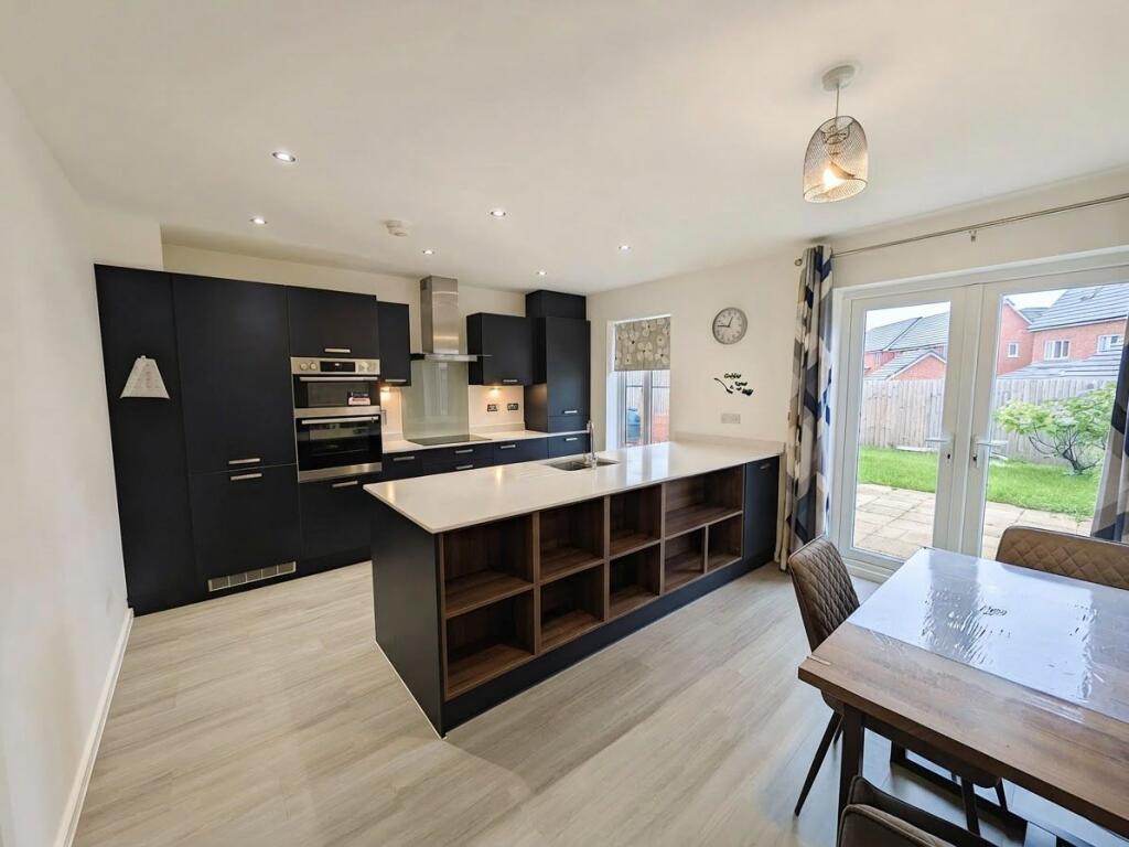 5 Green Pastures Way, Oldham, Chadderton  OL9 9GG photo 4