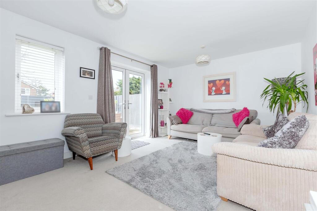 Weald Place, Worthing photo 5