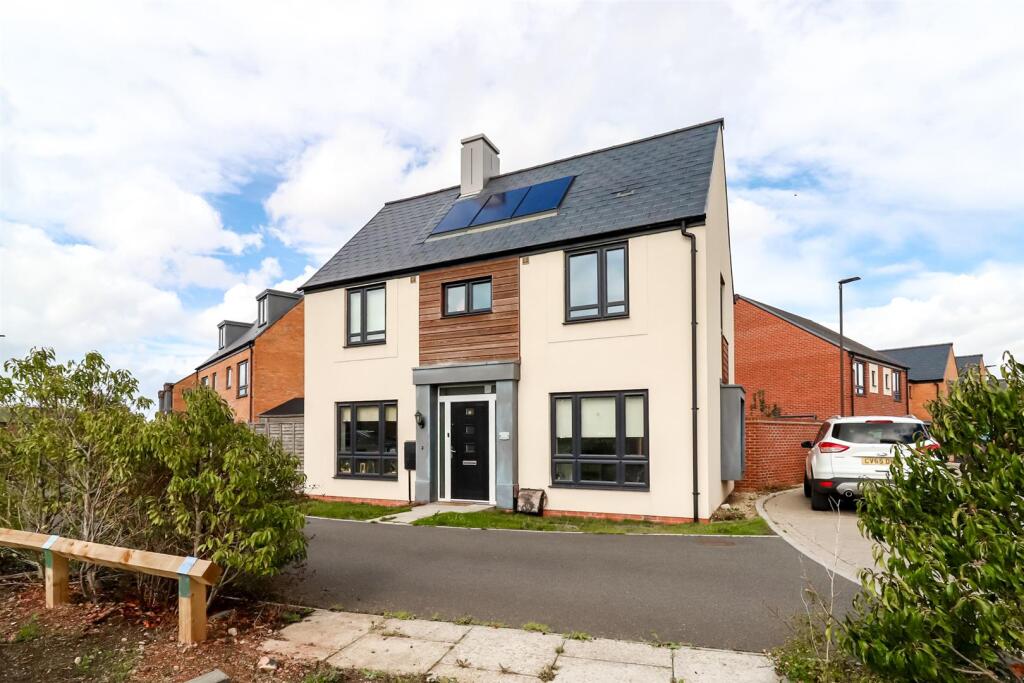 Main image of property: Bishops Cleeve GL52 7ZX