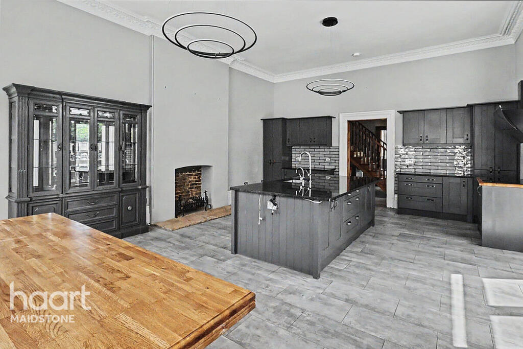 Sandling Lane, Maidstone - More