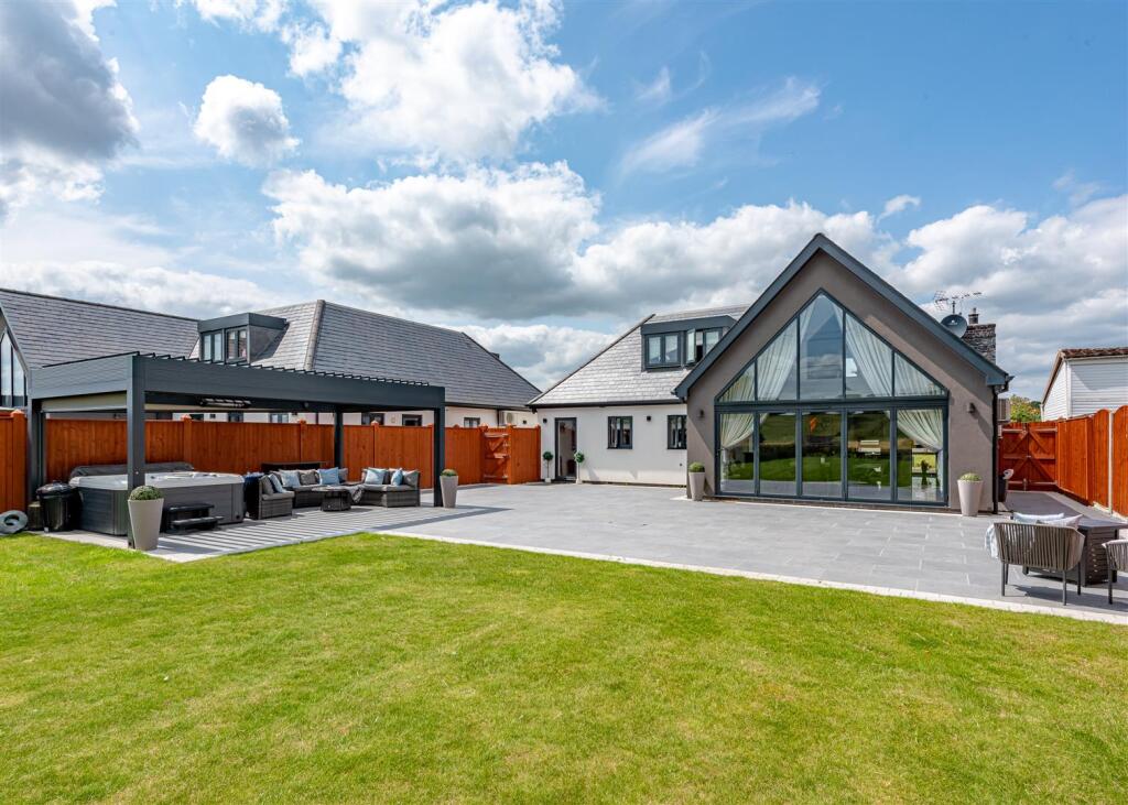 The Stables, Mile Flat, Greensforge, Kingswinford photo 2