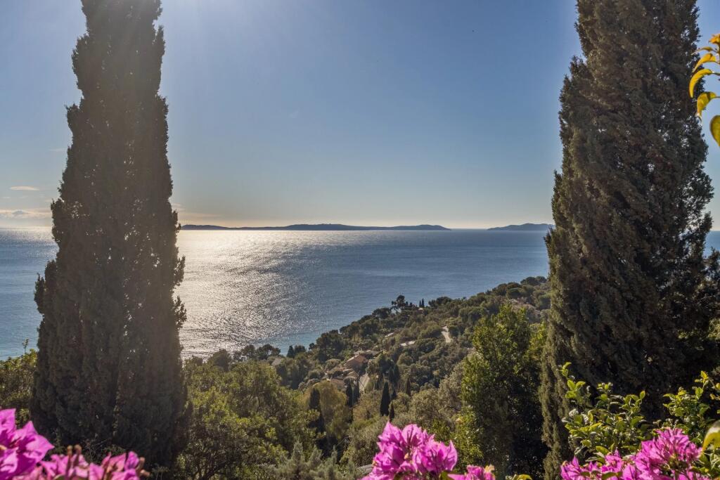 Main image of property: Provence-Alps-Cote d`Azur, Var, Rayol-Canadel-sur-Mer