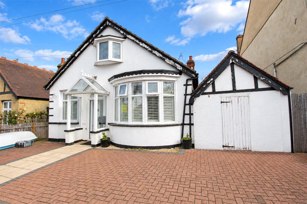 4-bed bungalow on Lord Roberts Avenue, Leigh-on-Sea, Essex, SS9, £600,000