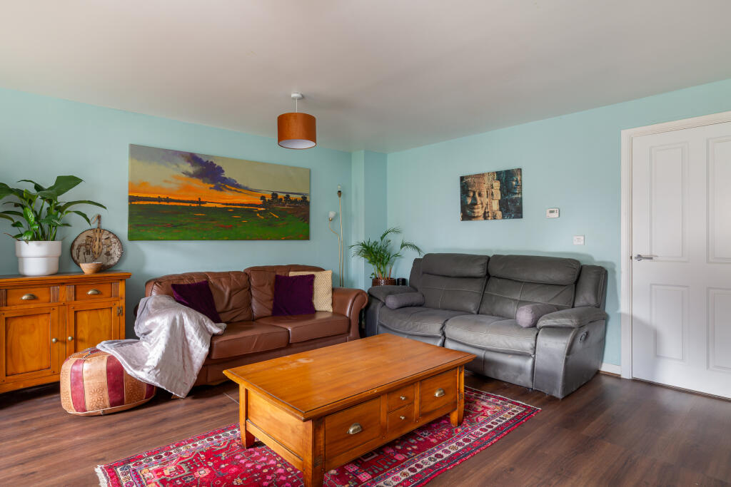 Burgess Road, Horley, Surrey, RH6 photo 4