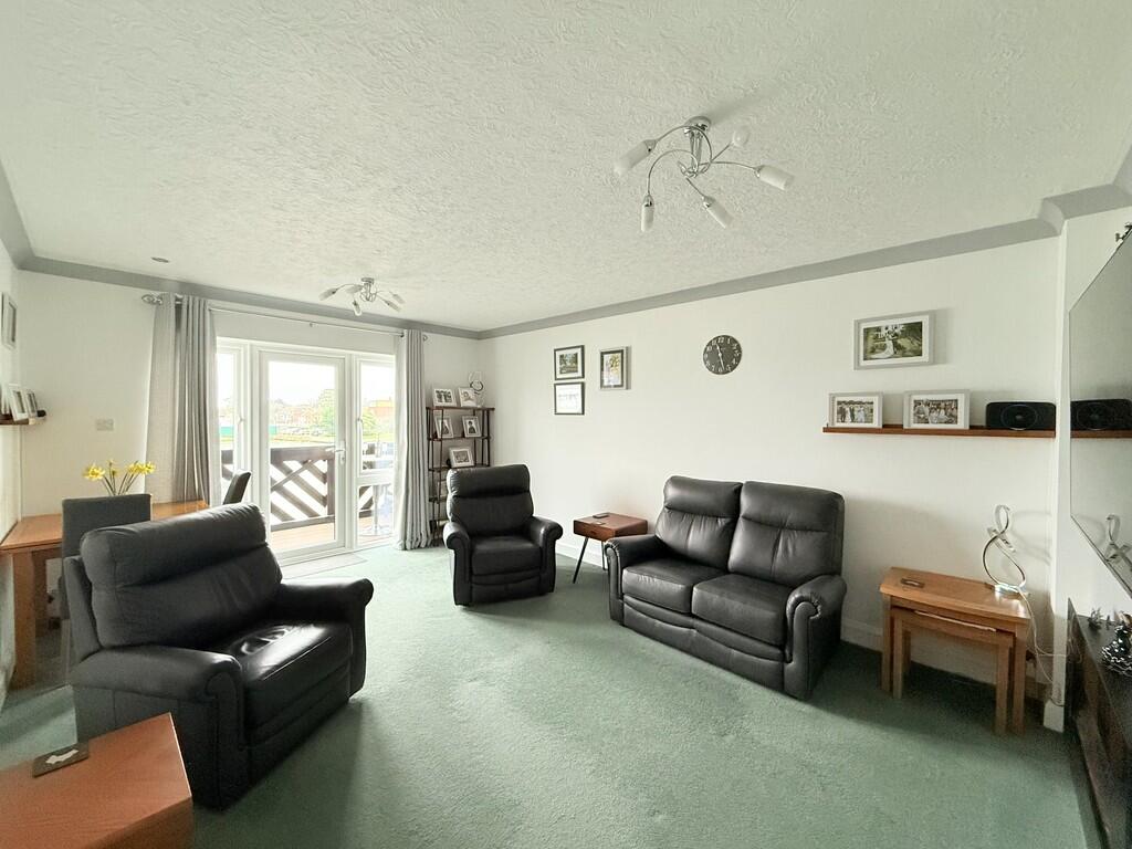 Shamrock Way, Hythe, Southampton photo 4
