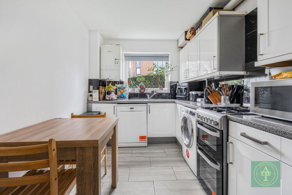 Grange Gardens, Southgate, London, N14 - View 6