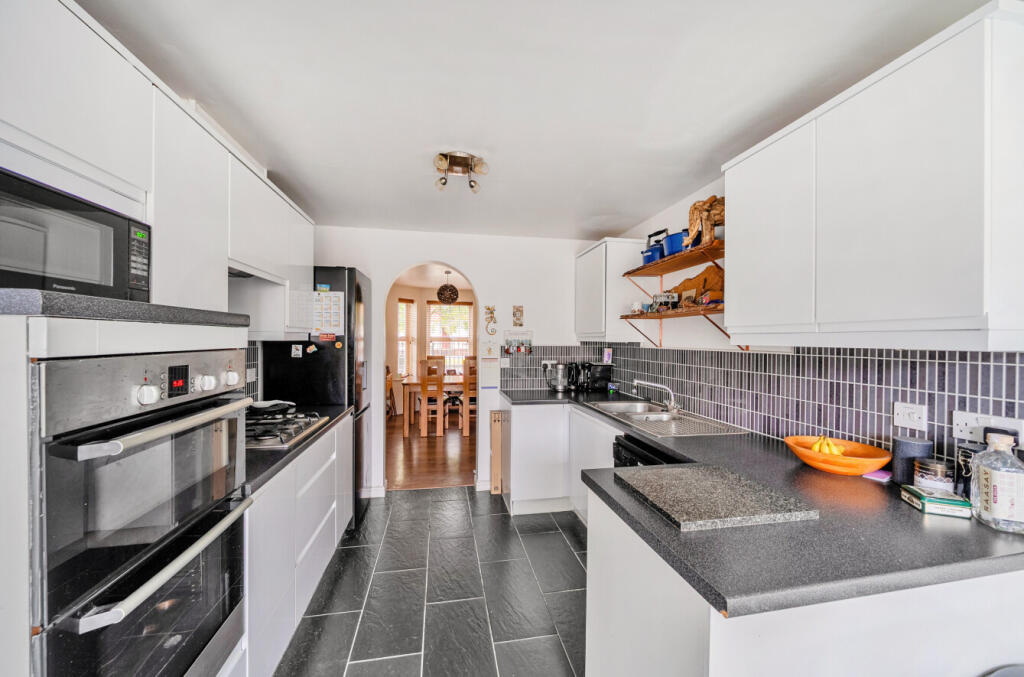 House in Blunsdon St Andrew, Taw Hill, Haydon Wick - View 5