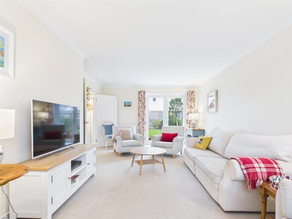 Juniper Drive, Highcliffe, Christchurch, Dorset, BH23 photo 2