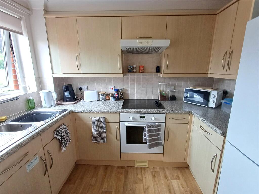 50 Peelers Court, St Andrews Road, Bridport, DT6 photo 5