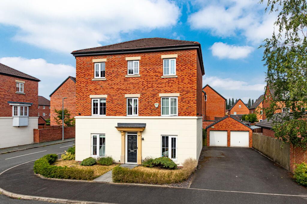 5-bed detached on Mona Way, Irlam, Manchester, M44, £500,000