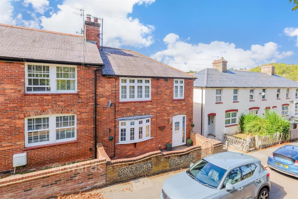 House in Sevenoaks, Farningham - View 2