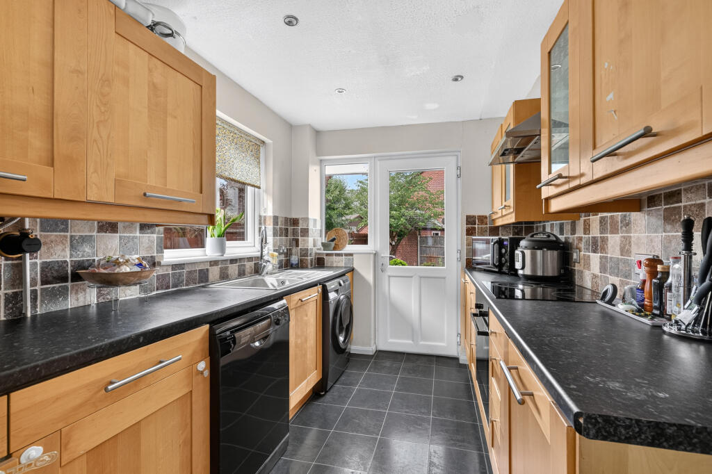House in Wokingham, Emmbrook - View 3