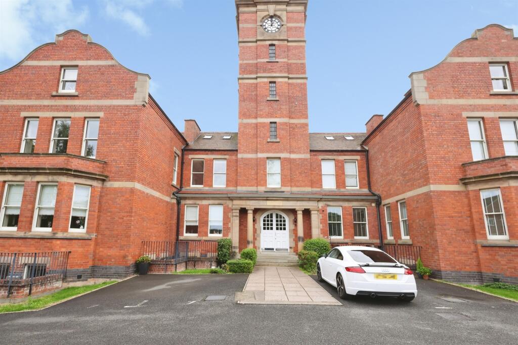 Apartment in Dudley, West Midlands - View 2