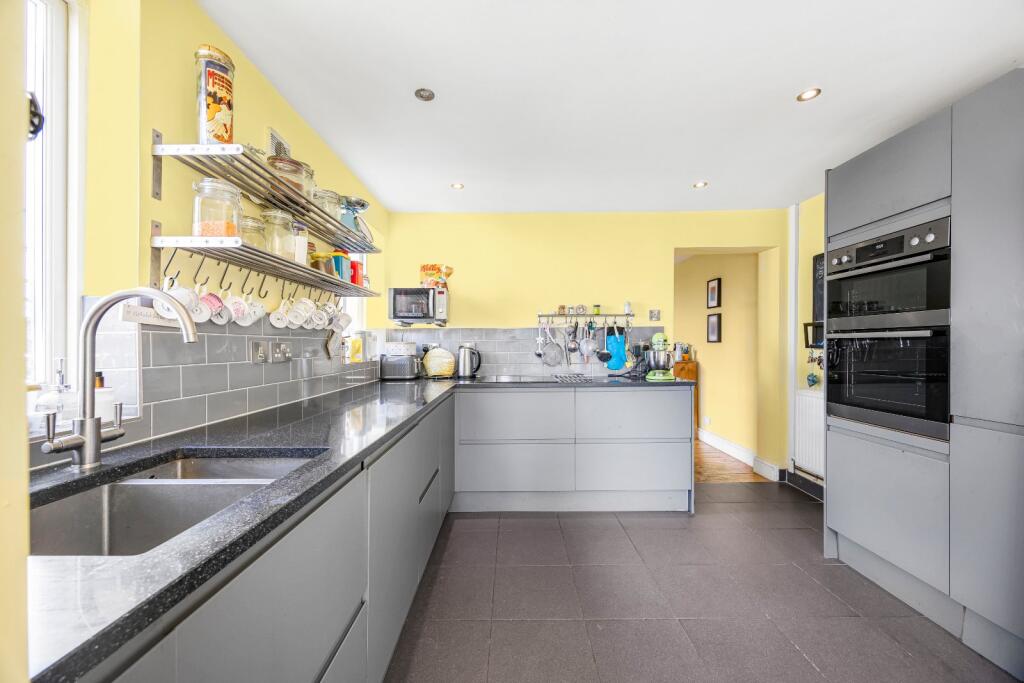All Saints Road, Cheltenham, Gloucestershire, GL52 photo 4