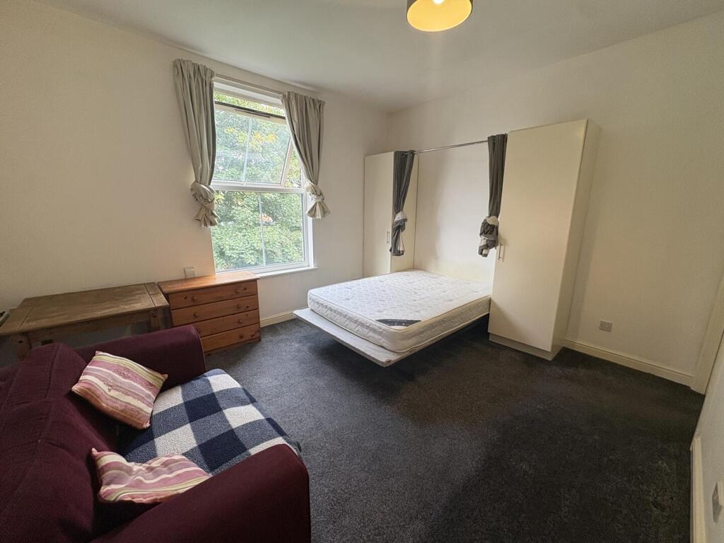 Apartment in Trafford, Sale Moor - View 5