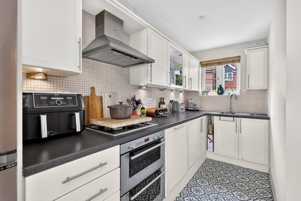 House in Wokingham - View 3