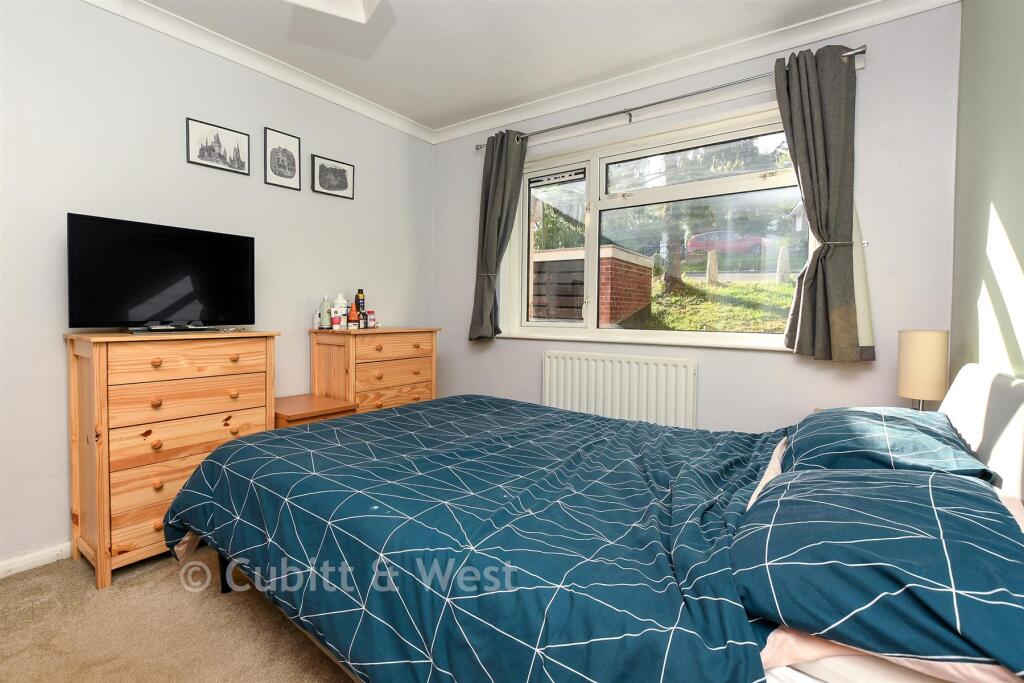 Holmesdale Road, North Holmwood, Dorking, Surrey photo 4