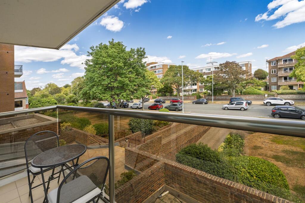 Apartment in Brighton - More