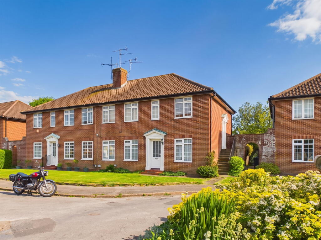 Main image of property: Gaisford Close, Worthing, BN14 7HX