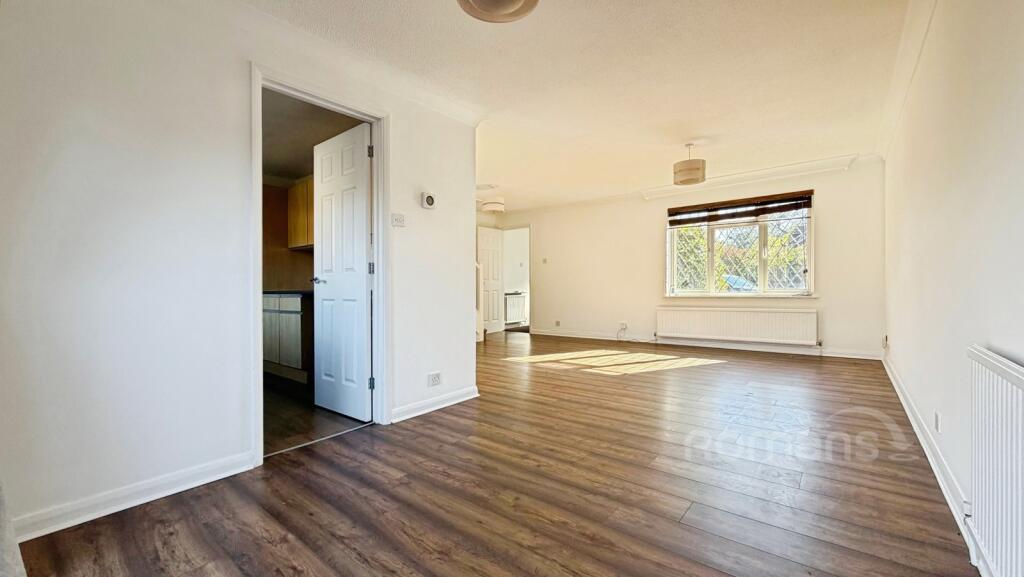 House in Rushmoor, North Town - More
